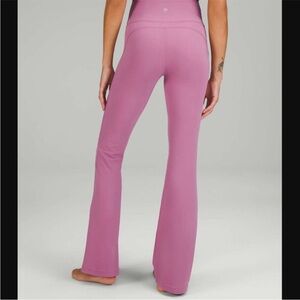 lululemon Groove Super-High-Rise Nulu
Flared Pant